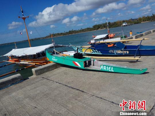 圖為被救助的菲律賓漁民的漁船。 中交公路規(guī)劃設計院有限公司 攝