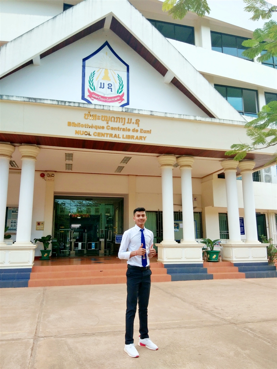 林納，柬埔寨人 老撾國(guó)立大學(xué)建筑學(xué)院建筑學(xué)專業(yè)